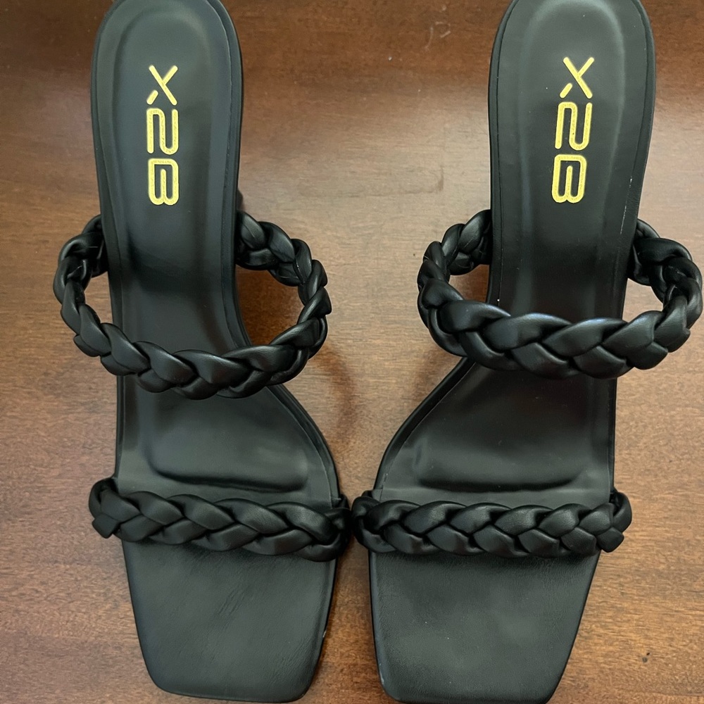 Trendy black braided strap heels